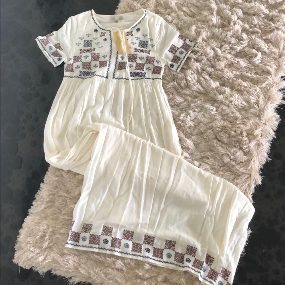 Embroidered white maxi dress 🥀